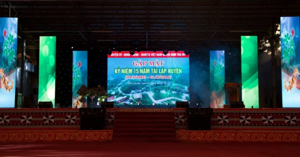 [CHO THUÊ] Màn hình Led Kỷ niệm 15 năm tái lập Huyện Nam Trà My